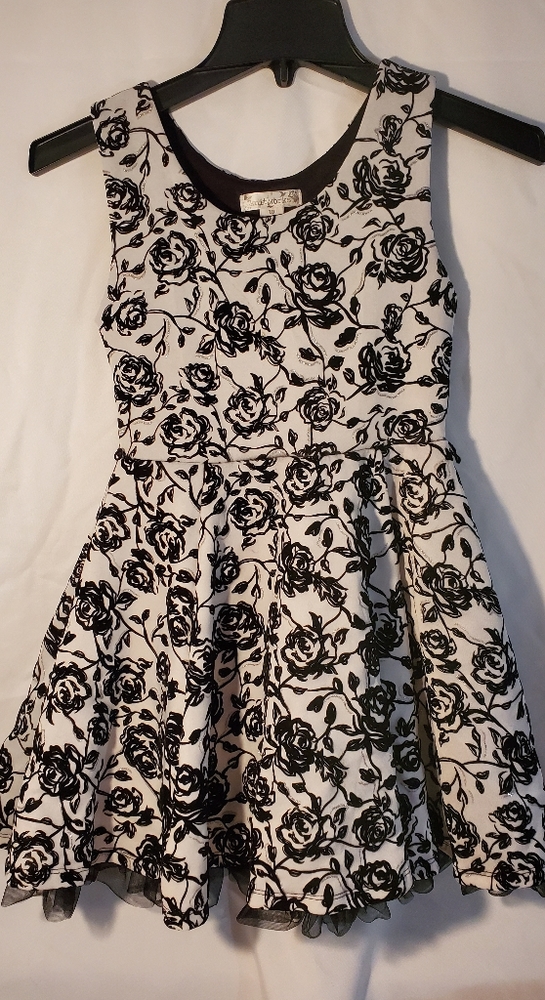 Girls white and black dress